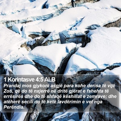 1 Korintasve 4:5 ALB Bible Verse Image