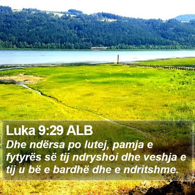 Luka 9:29 ALB Bible Verse Image