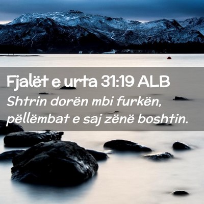 Picture 02 - Fjalët e urta 31:19 ALB - Shtrin dorën mbi furkën, pëllëmbat e saj - Bible Verse Picture