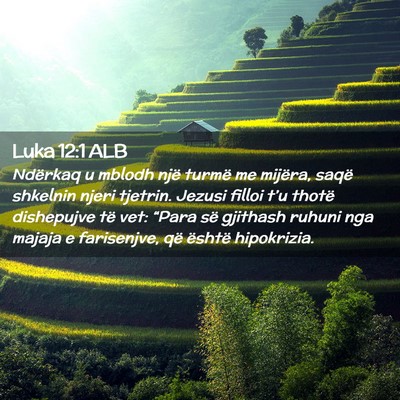 Picture 02 - Luka 12:1 ALB - Ndërkaq u mblodh një turmë me mijëra, saqë - Bible Verse Picture