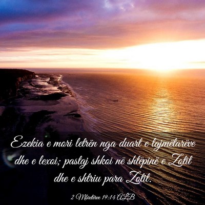Picture 03 - 2 Mbretërve 19:14 ALB - Ezekia e mori letrën nga duart e lajmëtarëve - Bible Verse Picture