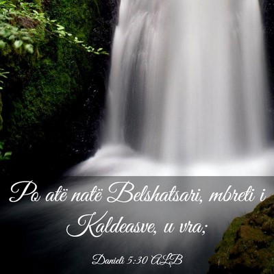 Picture 03 - Danieli 5:30 ALB - Po atë natë Belshatsari, mbreti i Kaldeasve, u - Bible Verse Picture