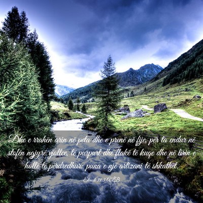 Picture 03 - Eksodi 39:3 ALB - Dhe e rrahën arin në peta dhe e prenë në - Bible Verse Picture