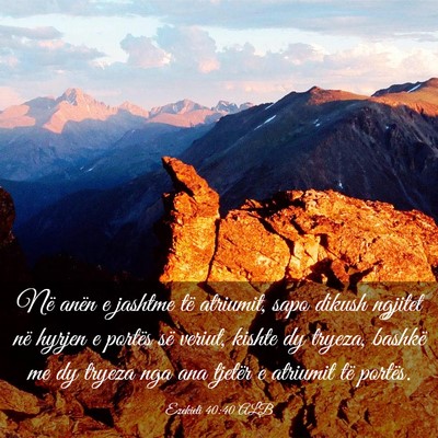 Picture 03 - Ezekieli 40:40 ALB - Në anën e jashtme të atriumit, sapo dikush - Bible Verse Picture