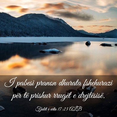 Picture 03 - Fjalët e urta 17:23 ALB - I pabesi pranon dhurata fshehurazi për të - Bible Verse Picture