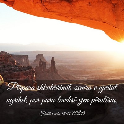 Picture 03 - Fjalët e urta 18:12 ALB - Përpara shkatërrimit, zemra e njeriut ngrihet, - Bible Verse Picture