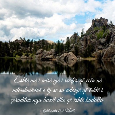 Picture 03 - Fjalët e urta 19:1 ALB - Éshtë më i mirë një i varfër që ecën në - Bible Verse Picture