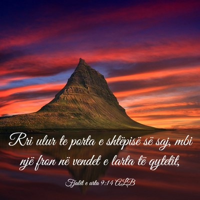 Picture 03 - Fjalët e urta 9:14 ALB - Rri ulur te porta e shtëpisë së saj, mbi një - Bible Verse Picture