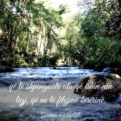 Picture 03 - Galatasve 4:5 ALB - që të shpengonte ata që ishin nën ligj, që - Bible Verse Picture