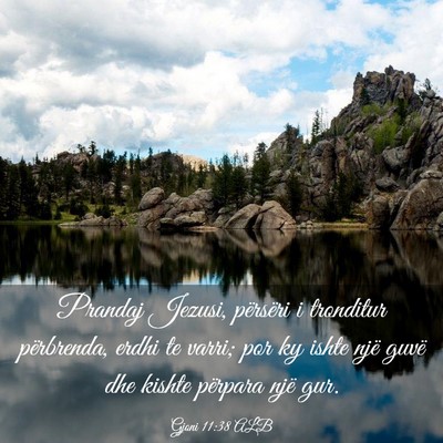 Picture 03 - Gjoni 11:38 ALB - Prandaj Jezusi, përsëri i tronditur përbrenda, - Bible Verse Picture