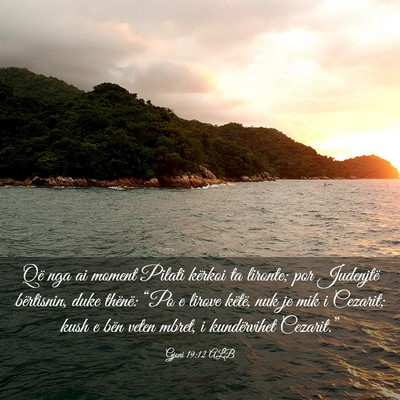 Picture 03 - Gjoni 19:12 ALB - Që nga ai moment Pilati kërkoi ta lironte; por - Bible Verse Picture