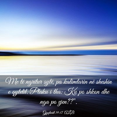 Picture 03 - Gjyqtarët 19:17 ALB - Me të ngritur sytë, pa kalimtarin në sheshin e - Bible Verse Picture