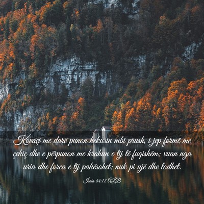 Picture 03 - Isaia 44:12 ALB - Kovaçi me darë punon hekurin mbi prush, i jep - Bible Verse Picture