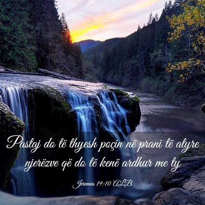 Picture 03 - Jeremia 19:10 ALB - Pastaj do të thyesh poçin në prani të atyre - Bible Verse Picture