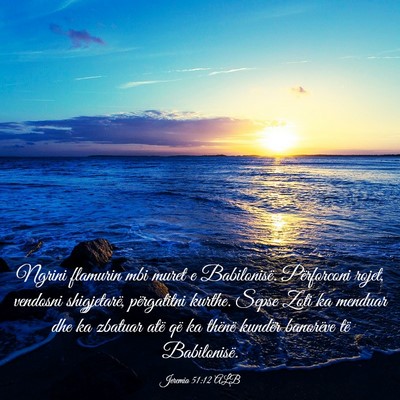 Picture 03 - Jeremia 51:12 ALB - Ngrini flamurin mbi muret e Babilonisë. - Bible Verse Picture