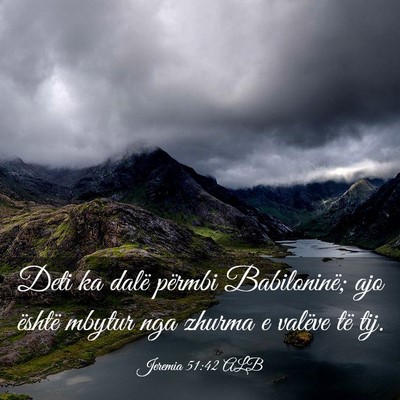 Picture 03 - Jeremia 51:42 ALB - Deti ka dalë përmbi Babiloninë; ajo është - Bible Verse Picture