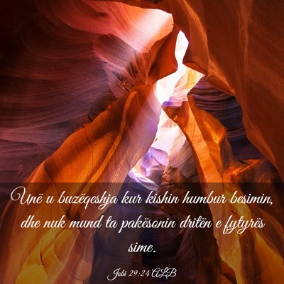 Picture 03 - Jobi 29:24 ALB - Unë u buzëqeshja kur kishin humbur besimin, dhe - Bible Verse Picture