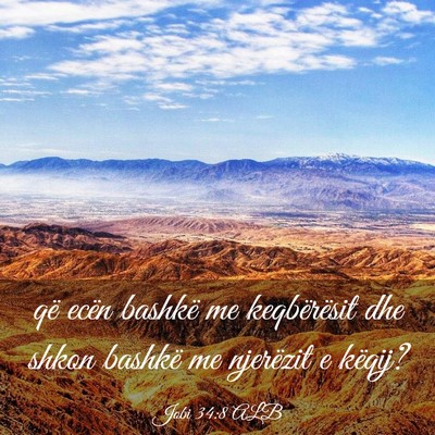 Picture 03 - Jobi 34:8 ALB - që ecën bashkë me keqbërësit dhe shkon - Bible Verse Picture