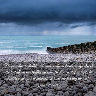 Picture 03 - Jozueu 10:27 ALB - Në perëndim të diellit, Jozueu urdhëroi t’i - Bible Verse Picture
