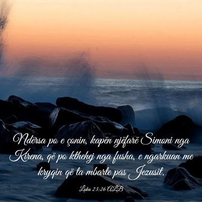 Picture 03 - Luka 23:26 ALB - Ndërsa po e çonin, kapën njëfarë Simoni nga - Bible Verse Picture