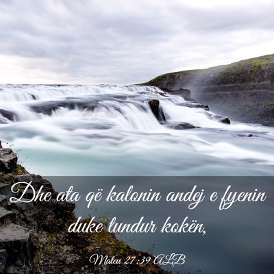 Picture 03 - Mateu 27:39 ALB - Dhe ata që kalonin andej e fyenin duke tundur - Bible Verse Picture