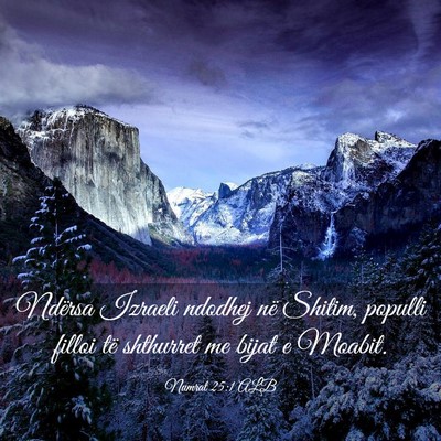 Picture 03 - Numrat 25:1 ALB - Ndërsa Izraeli ndodhej në Shitim, populli - Bible Verse Picture