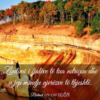 Picture 03 - Psalmet 119:130 ALB - Zbulimi i fjalëve të tua ndriçon dhe u jep - Bible Verse Picture