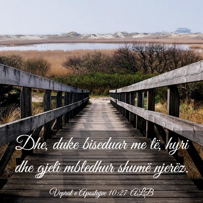 Picture 03 - Veprat e Apostujve 10:27 ALB - Dhe, duke biseduar me të, hyri dhe gjeti - Bible Verse Picture