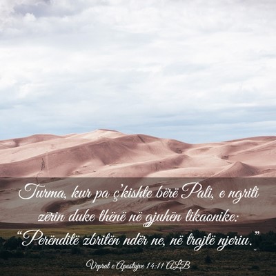 Picture 03 - Veprat e Apostujve 14:11 ALB - Turma, kur pa ç’kishte bërë Pali, e ngriti - Bible Verse Picture