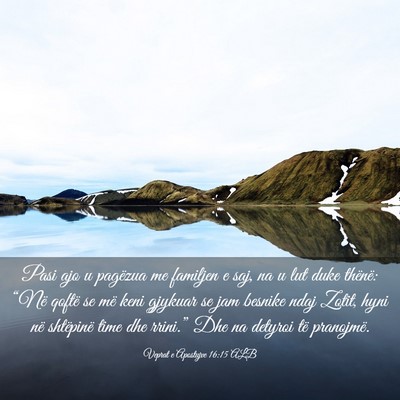 Picture 03 - Veprat e Apostujve 16:15 ALB - Pasi ajo u pagëzua me familjen e saj, na u lut - Bible Verse Picture
