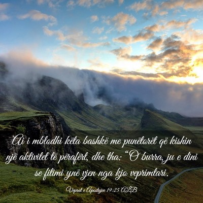 Picture 03 - Veprat e Apostujve 19:25 ALB - Ai i mblodhi këta bashkë me punëtorët që - Bible Verse Picture