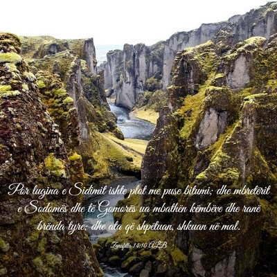 Picture 03 - Zanafilla 14:10 ALB - Por lugina e Sidimit ishte plot me puse bitumi; - Bible Verse Picture
