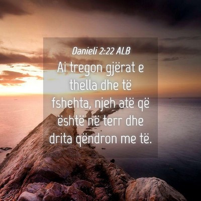 Picture 04 - Danieli 2:22 ALB - Ai tregon gjërat e thella dhe të fshehta, njeh - Bible Verse Picture