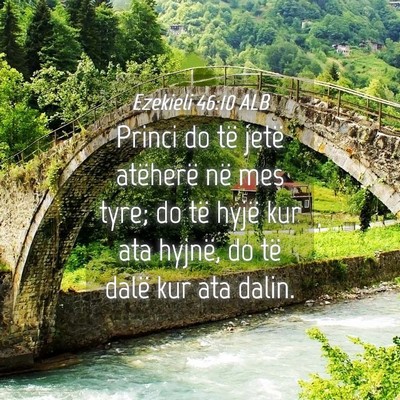 Picture 04 - Ezekieli 46:10 ALB - Princi do të jetë atëherë në mes tyre; do - Bible Verse Picture