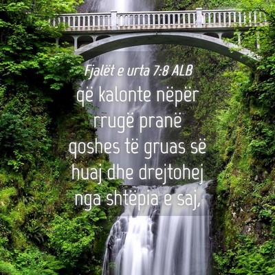 Picture 04 - Fjalët e urta 7:8 ALB - që kalonte nëpër rrugë pranë qoshes të - Bible Verse Picture