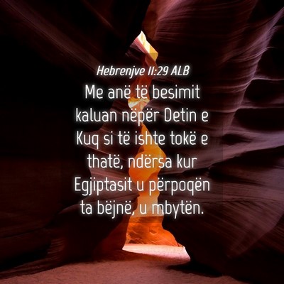 Picture 04 - Hebrenjve 11:29 ALB - Me anë të besimit kaluan nëpër Detin e Kuq si - Bible Verse Picture