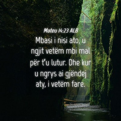 Picture 04 - Mateu 14:23 ALB - Mbasi i nisi ato, u ngjit vetëm mbi mal për - Bible Verse Picture