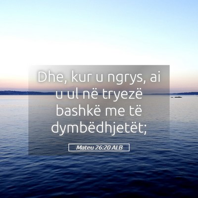 Picture 05 - Mateu 26:20 ALB - Dhe, kur u ngrys, ai u ul në tryezë bashkë me - Bible Verse Picture