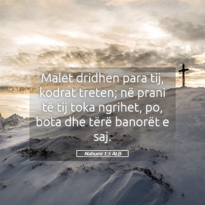 Picture 05 - Nahumi 1:5 ALB - Malet dridhen para tij, kodrat treten; në prani - Bible Verse Picture