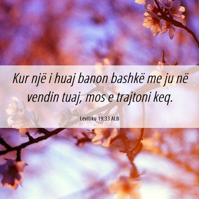 Picture 06 - Levitiku 19:33 ALB - Kur një i huaj banon bashkë me ju në vendin - Bible Verse Picture