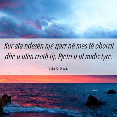 Picture 06 - Luka 22:55 ALB - Kur ata ndezën një zjarr në mes të oborrit - Bible Verse Picture