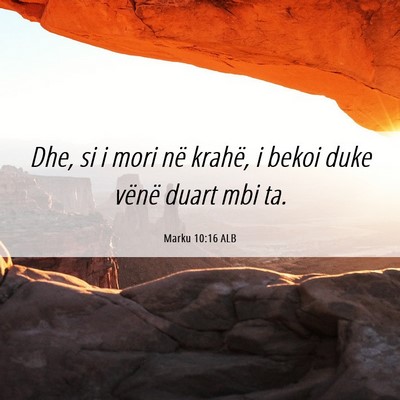 Picture 06 - Marku 10:16 ALB - Dhe, si i mori në krahë, i bekoi duke vënë - Bible Verse Picture