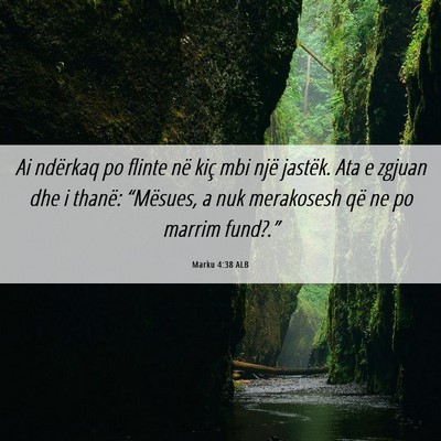Picture 06 - Marku 4:38 ALB - Ai ndërkaq po flinte në kiç mbi një jastëk. - Bible Verse Picture