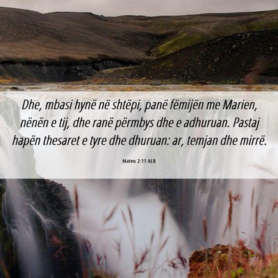 Picture 06 - Mateu 2:11 ALB - Dhe, mbasi hynë në shtëpi, panë fëmijën me - Bible Verse Picture